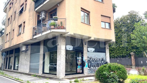 negozio in vendita a Monza in zona Centro Storico
