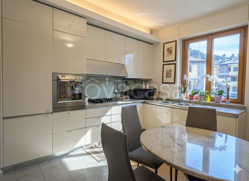 appartamento in vendita a Monza in zona Centro Storico