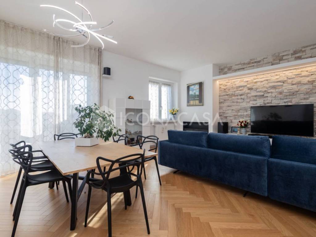 appartamento in vendita a Monza in zona Centro Storico