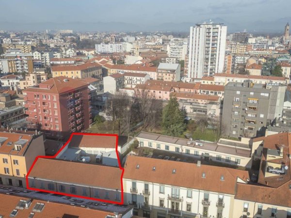 intera palazzina in vendita a Monza in zona Centro Storico