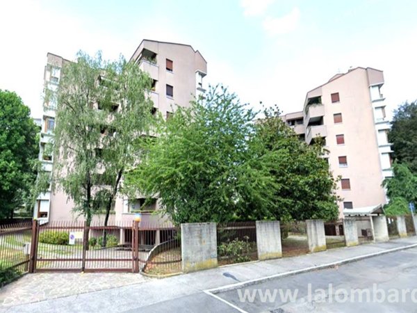 locale di sgombero in vendita a Monza