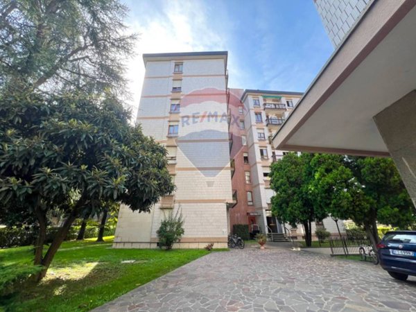 appartamento in vendita a Monza in zona Centro Storico