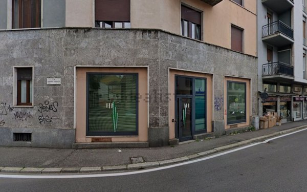 locale commerciale in vendita a Monza in zona Centro Storico