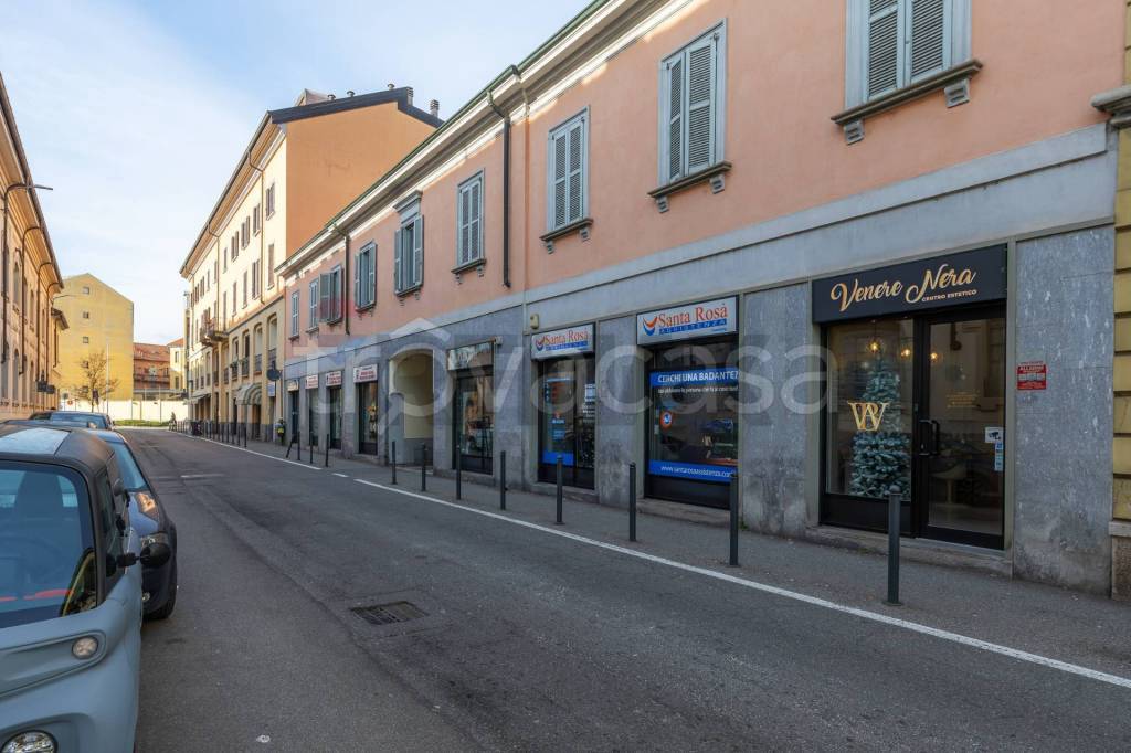 negozio in vendita a Monza in zona Centro Storico
