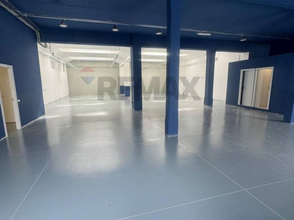 negozio in vendita a Monza