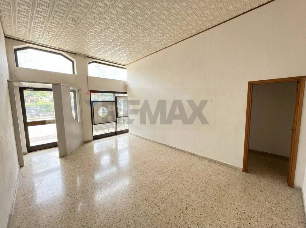 negozio in vendita a Monza in zona Centro Storico