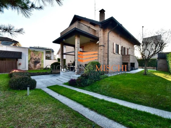 casa indipendente in vendita a Monza in zona Centro Storico