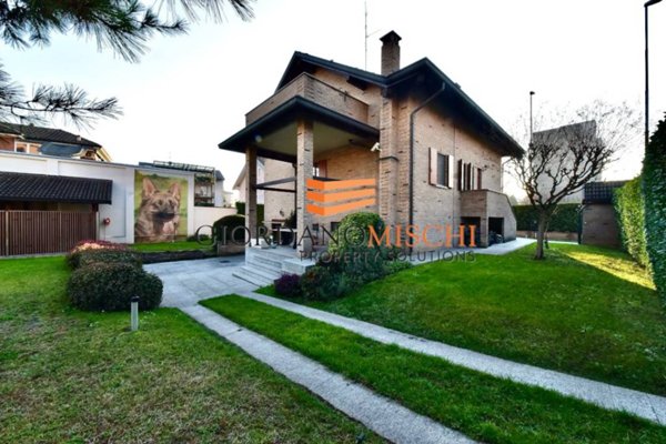 casa indipendente in vendita a Monza in zona Centro Storico