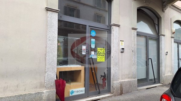 negozio in vendita a Monza in zona Centro Storico
