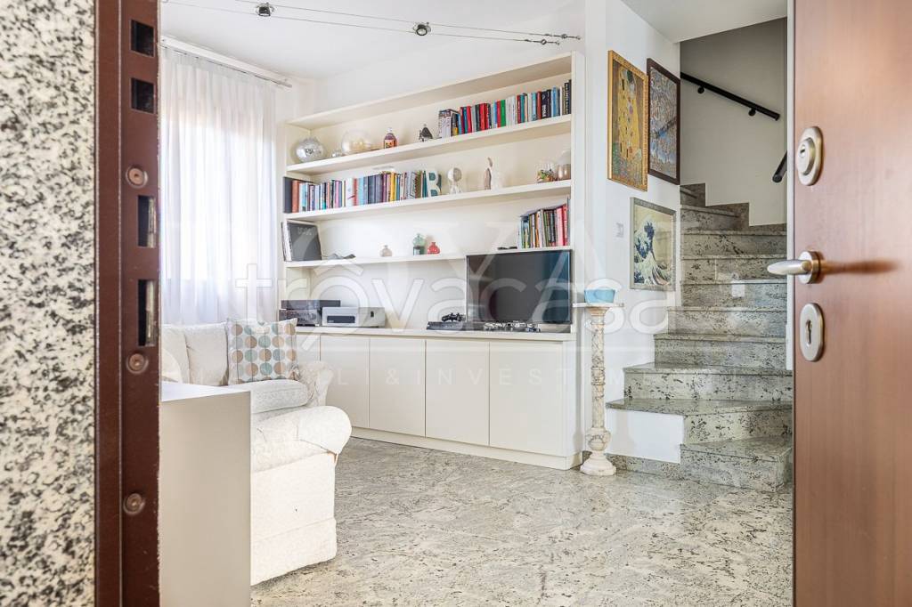 appartamento in vendita a Monza in zona Centro Storico