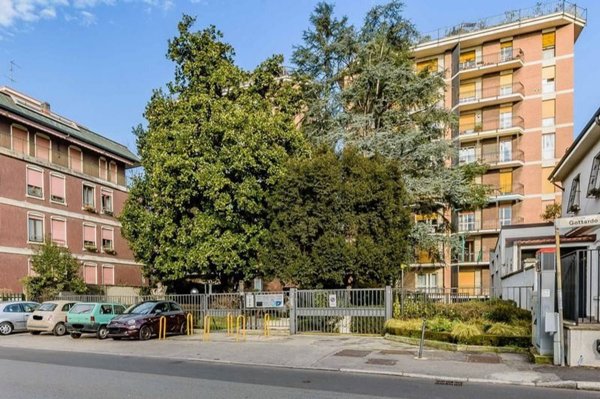 locale di sgombero in vendita a Monza