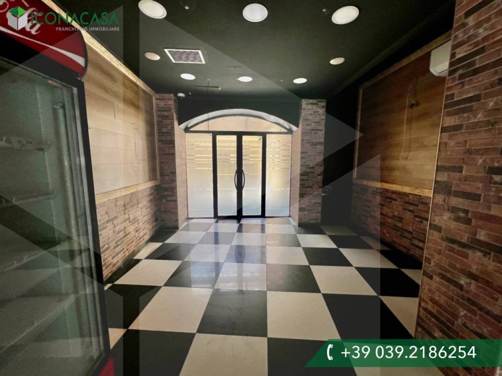 negozio in vendita a Monza in zona Centro Storico