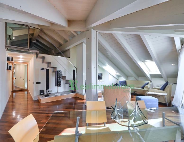 appartamento in vendita a Monza in zona Centro Storico