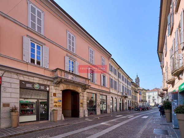 appartamento in vendita a Monza in zona Centro Storico
