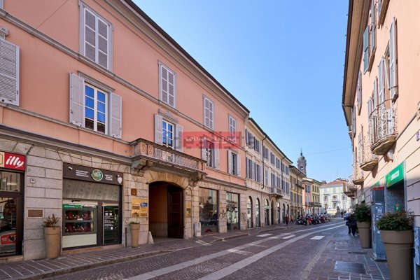 appartamento in vendita a Monza in zona Centro Storico
