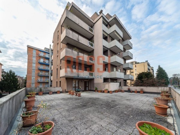 appartamento in vendita a Monza in zona Centro Storico