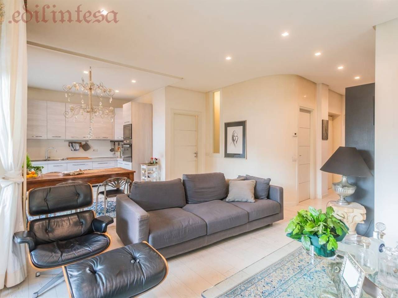 appartamento in vendita a Monza in zona Centro Storico