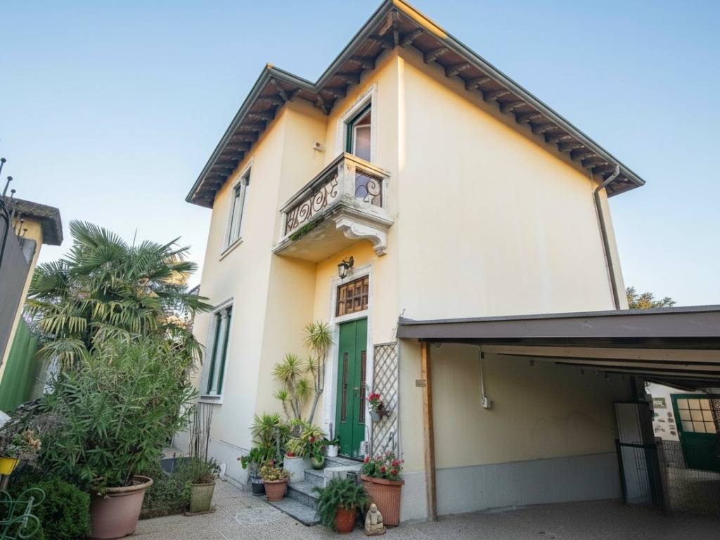 casa indipendente in vendita a Monza