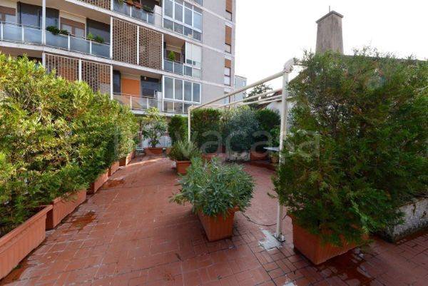 appartamento in vendita a Monza in zona Centro Storico