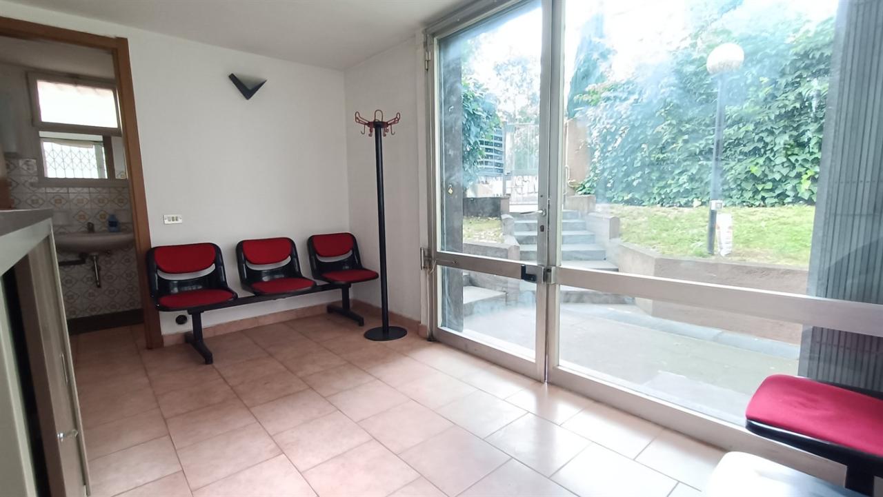 negozio in vendita a Monza in zona Centro Storico