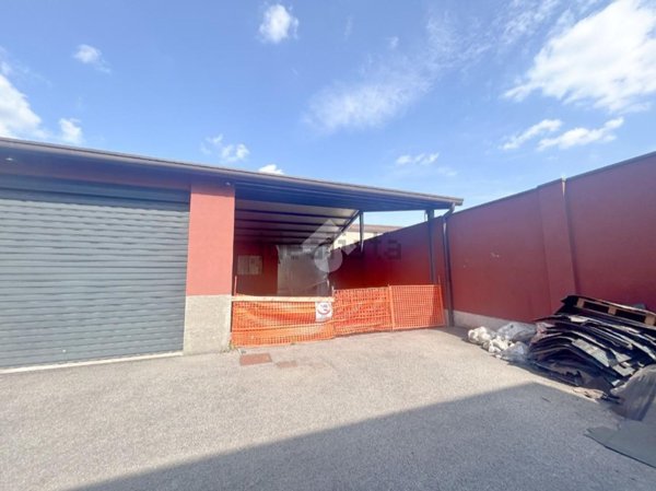 capannone in vendita a Monza