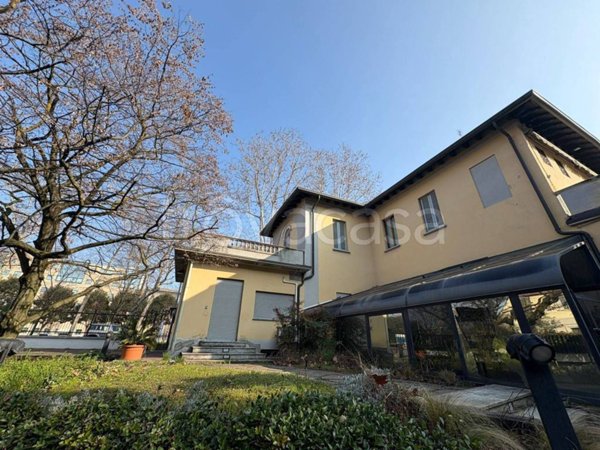casa indipendente in vendita a Monza