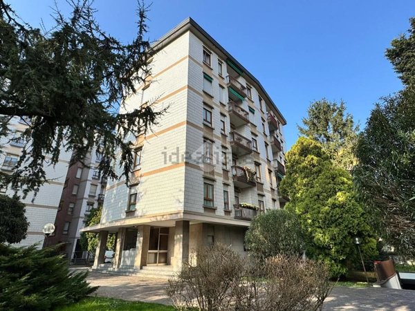 appartamento in vendita a Monza in zona Centro Storico