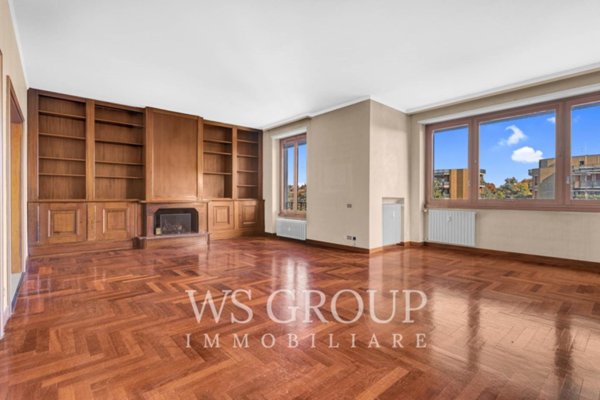 appartamento in vendita a Monza in zona Centro Storico