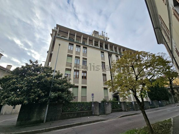 ufficio in vendita a Monza in zona Centro Storico