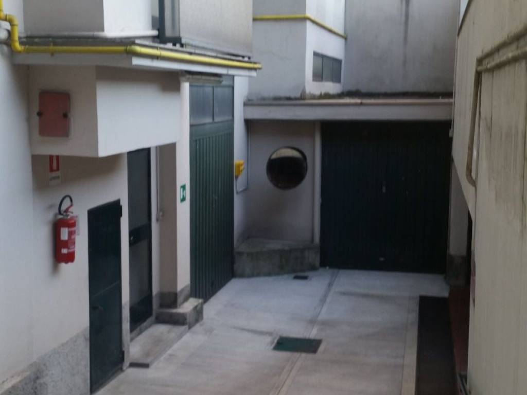 locale commerciale in vendita a Monza