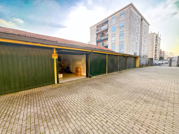 appartamento in vendita a Monza in zona Centro Storico