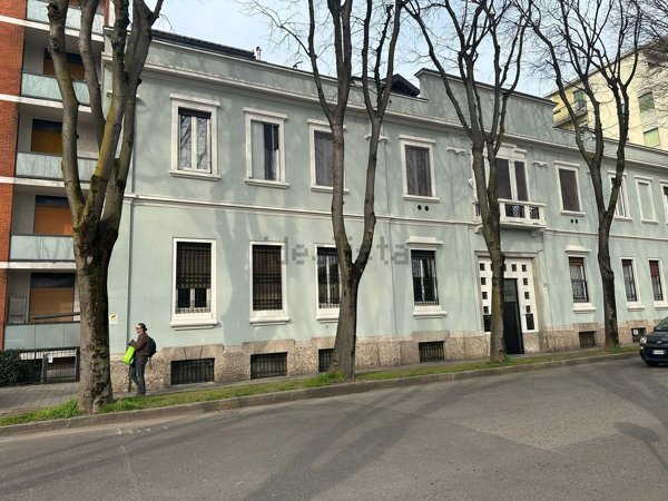 locale di sgombero in vendita a Monza
