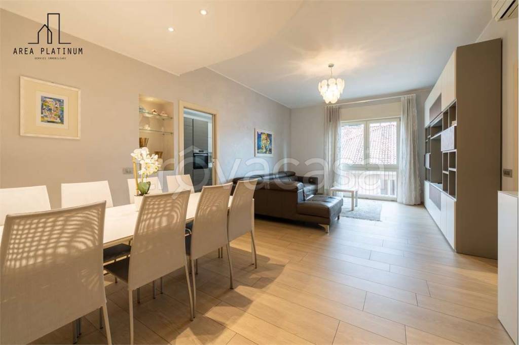 appartamento in vendita a Monza in zona Centro Storico