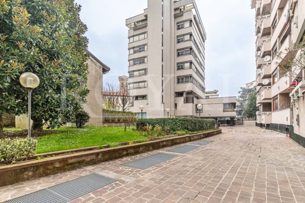 appartamento in vendita a Monza in zona Centro Storico