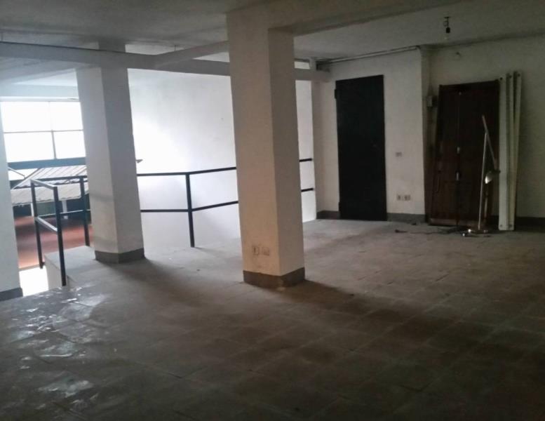 locale commerciale in vendita a Monza