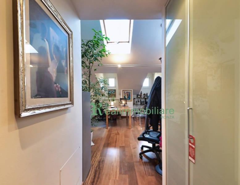 appartamento in vendita a Monza in zona Centro Storico
