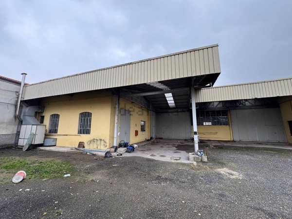 capannone in vendita a Monza