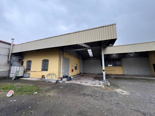locale commerciale in vendita a Monza