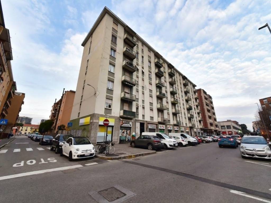 appartamento in vendita a Monza in zona Centro Storico