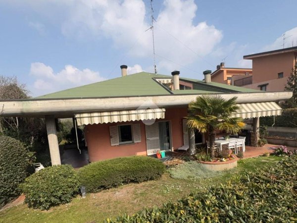 casa indipendente in vendita a Monza