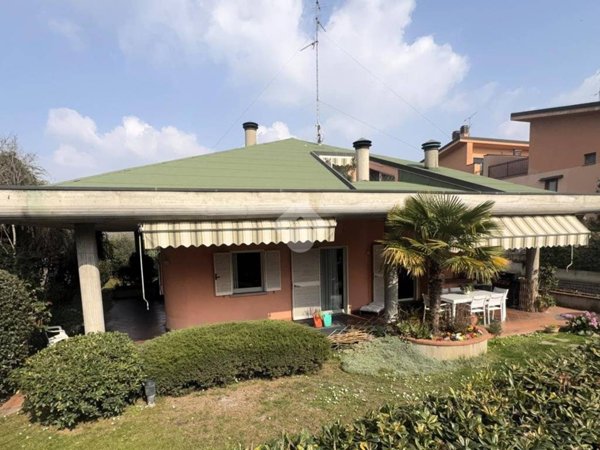casa indipendente in vendita a Monza