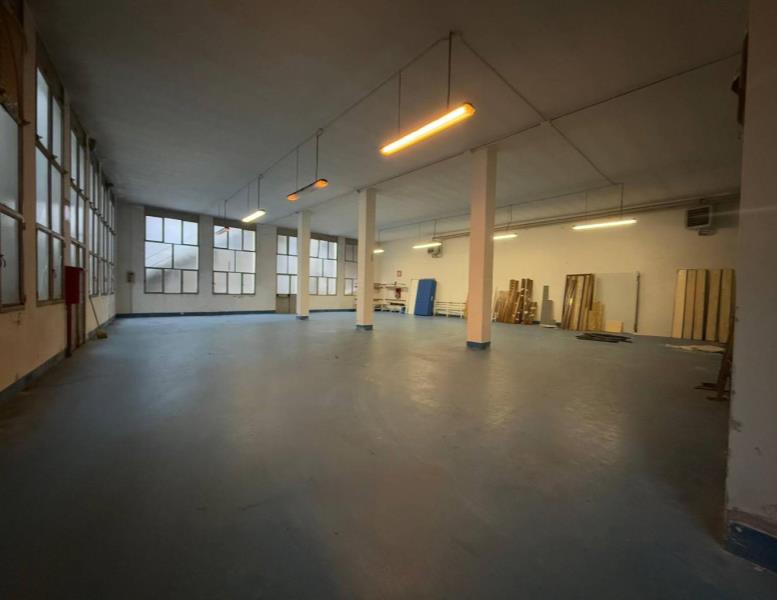 locale di sgombero in vendita a Monza