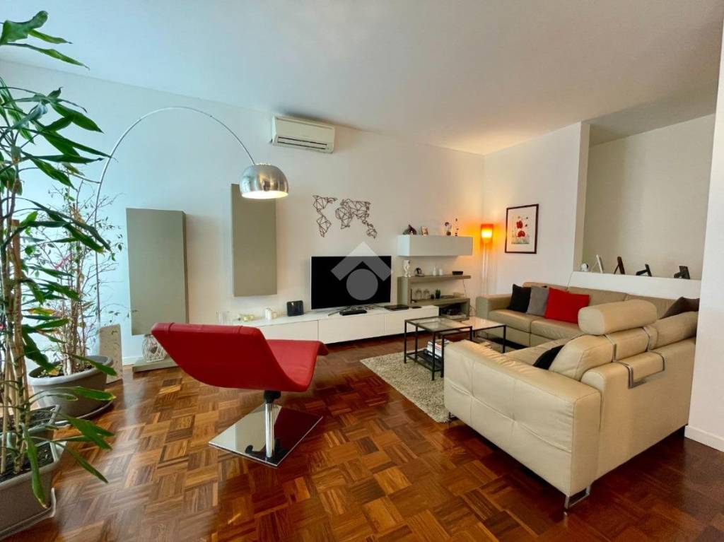 appartamento in vendita a Monza in zona Ospedale San Gerardo