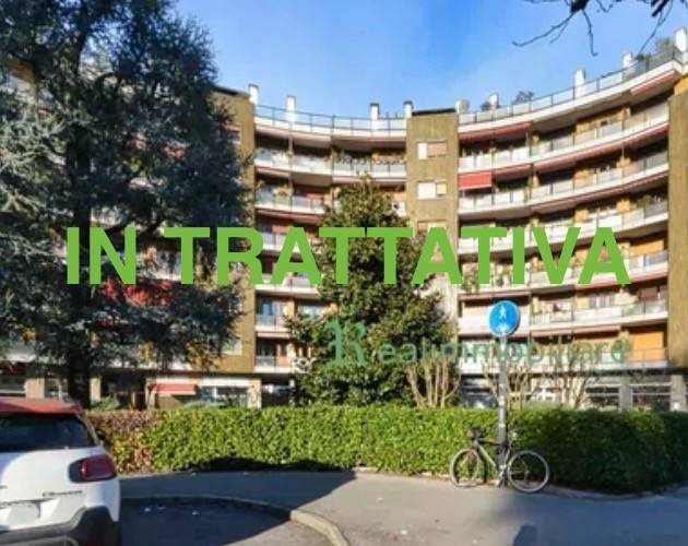 appartamento in vendita a Monza in zona Centro Storico