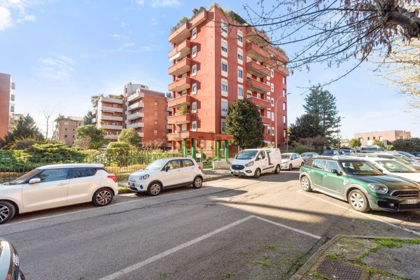 appartamento in vendita a Monza in zona Ospedale San Gerardo