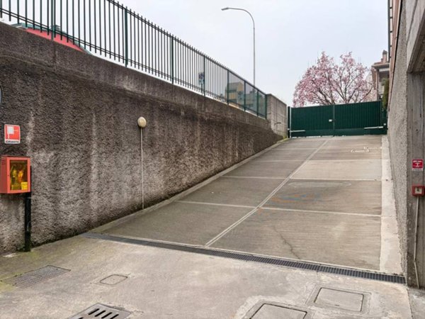 locale di sgombero in vendita a Monza