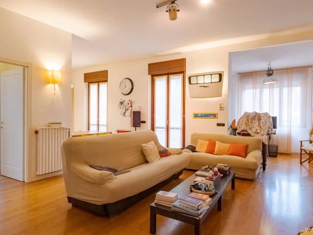 intera palazzina in vendita a Monza