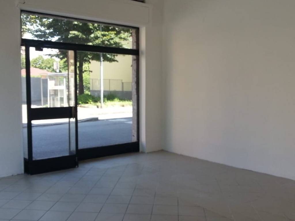 negozio in vendita a Monza