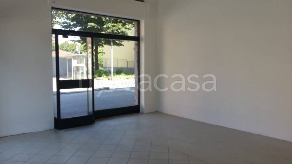 negozio in vendita a Monza