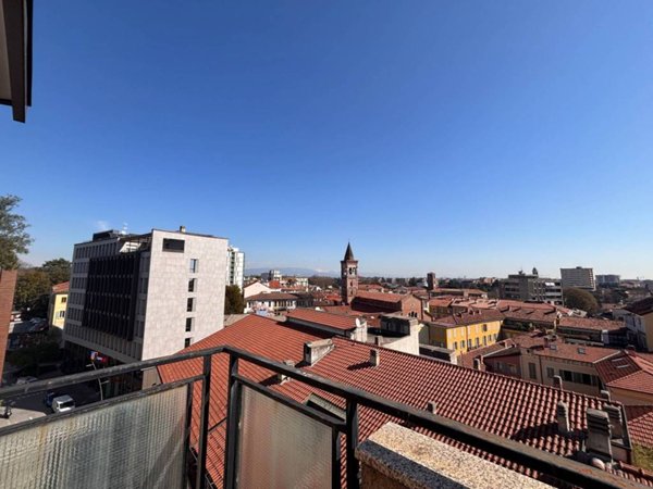 appartamento in vendita a Monza in zona Centro Storico